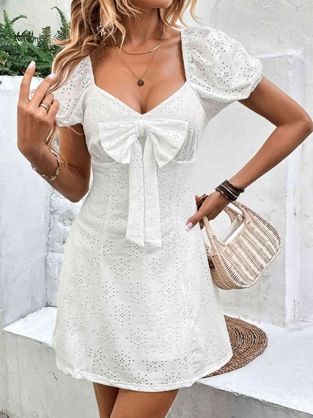 886c805db24d4618933be7b5d98d5dae-Min